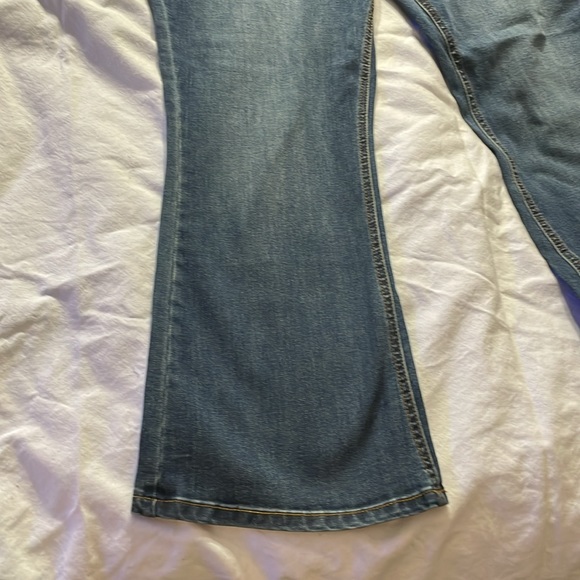 NWT Jones New York Women’s Lexington Crop Flare Jeans Size 16/33 - Picture 5 of 6